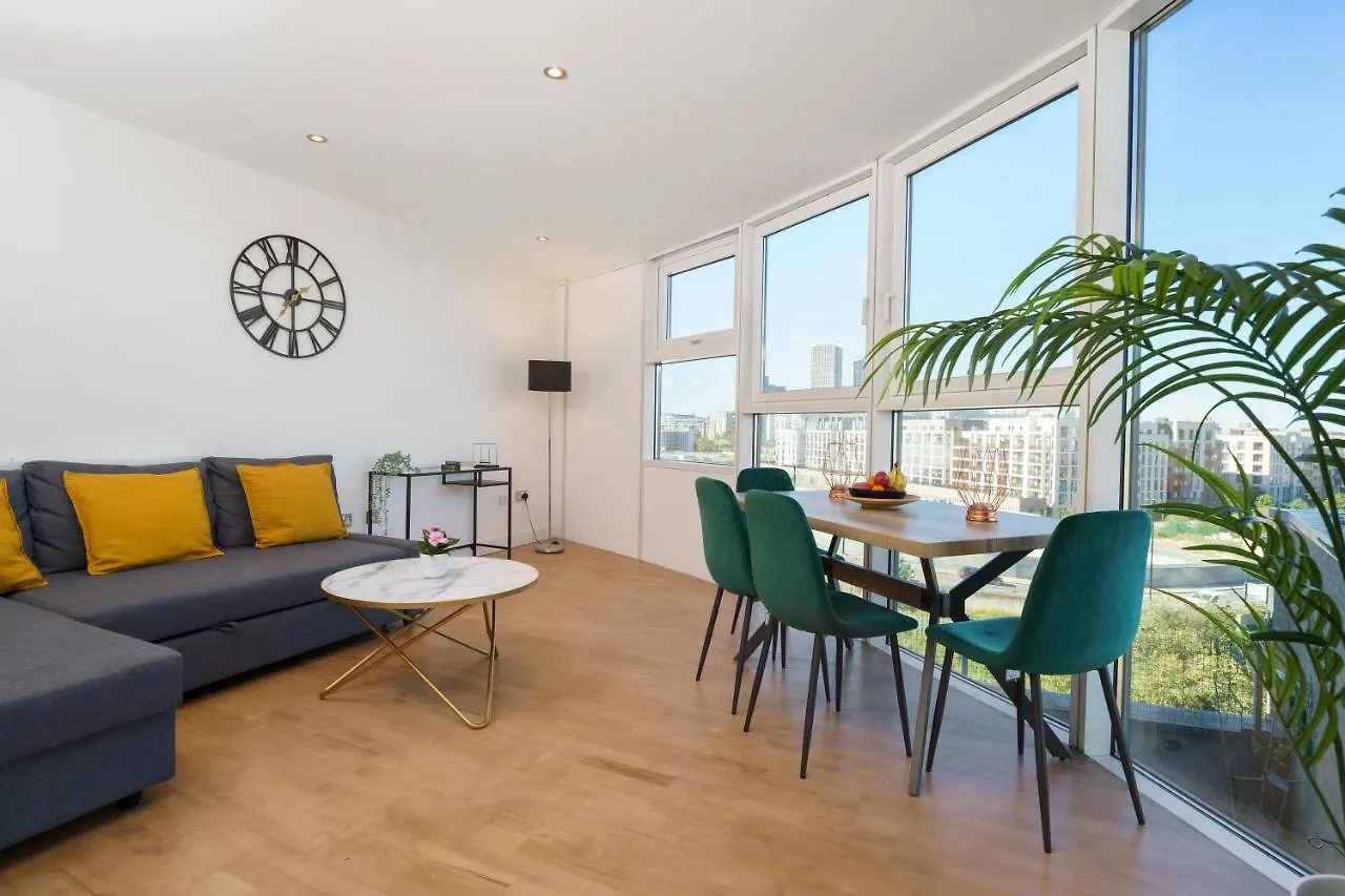 Attractive London Apartment contacts
